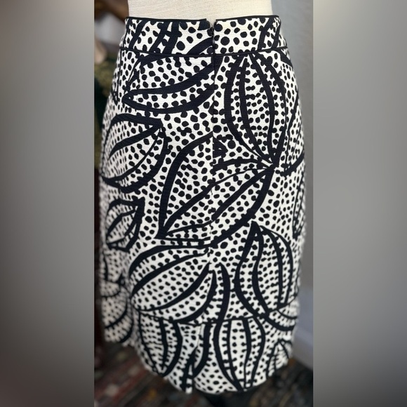 Ann Taylor Skirt Black And White Leaf Polka Dot Short Pencil Skirt Size Women 14 - Picture 2 of 3